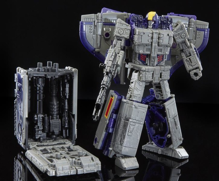 Transformers Siege New Stock Photos For Astrotrain, Spinister, And Crosshairs 04 (4 of 25)